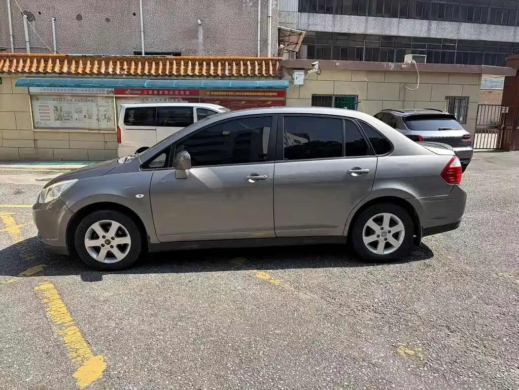 Venucia D50 1.6L Manual Luxury Edition, фото 8