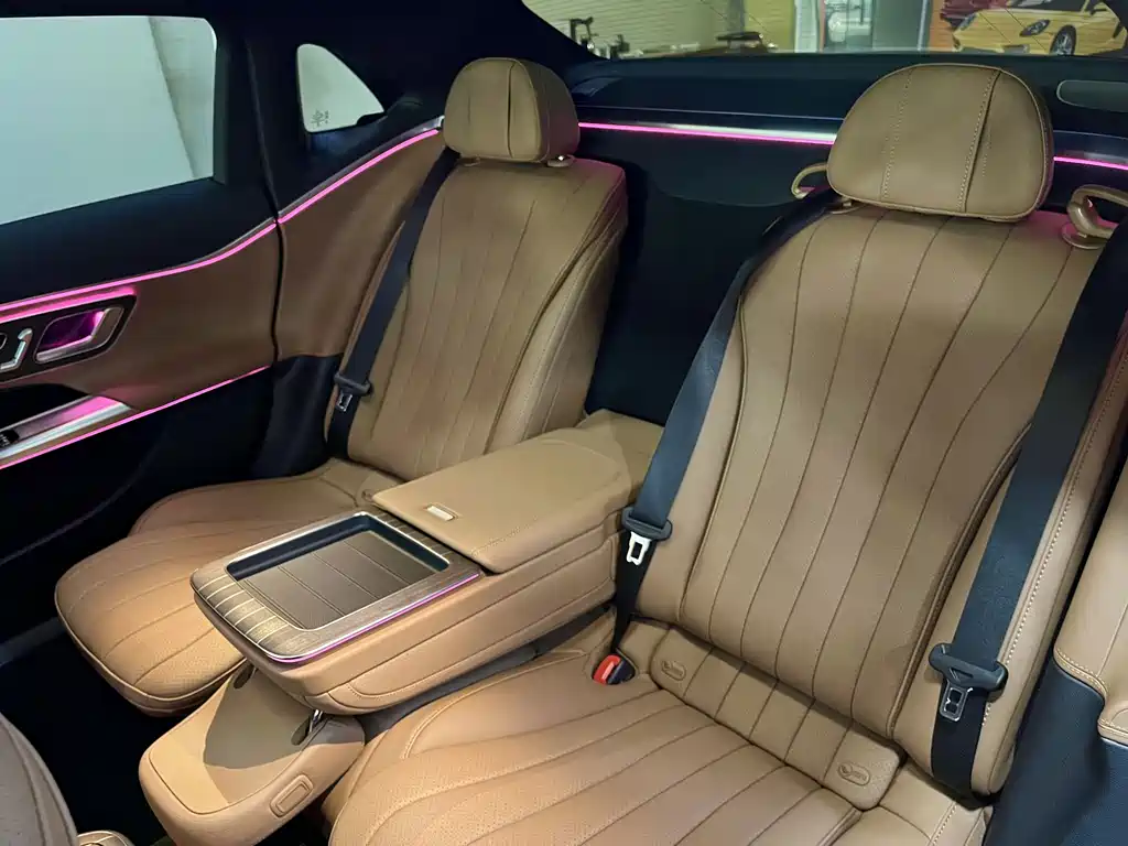 Mercedes-Benz E-Class — миниатюра 6