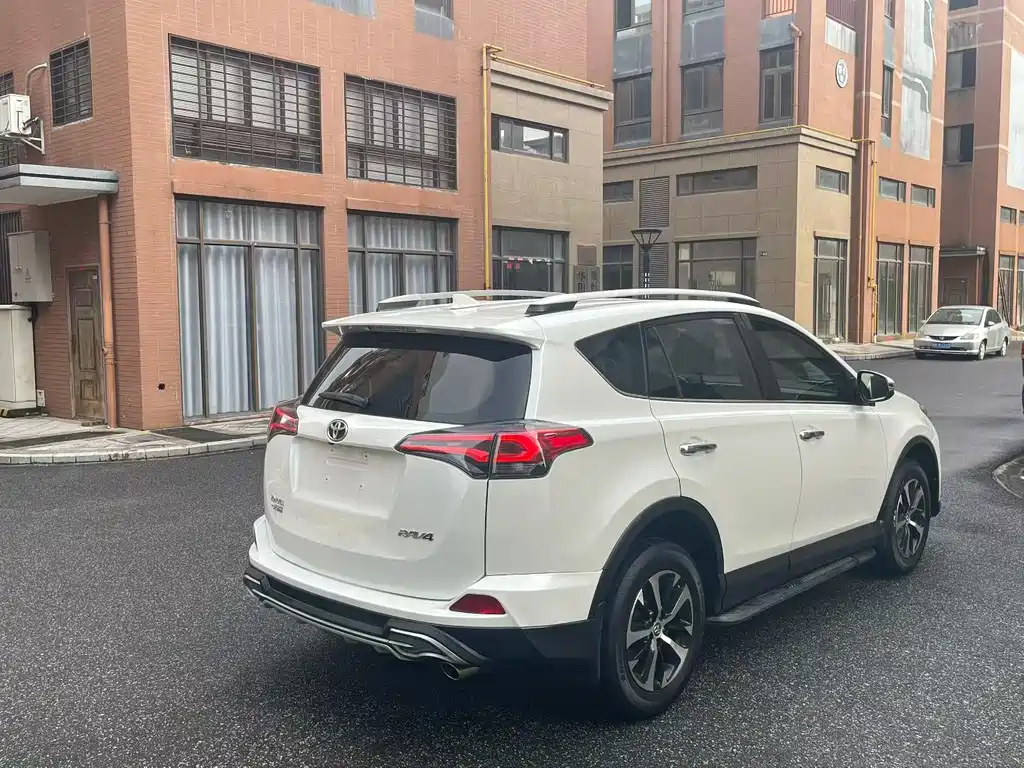 Toyota RAV4 — миниатюра 4