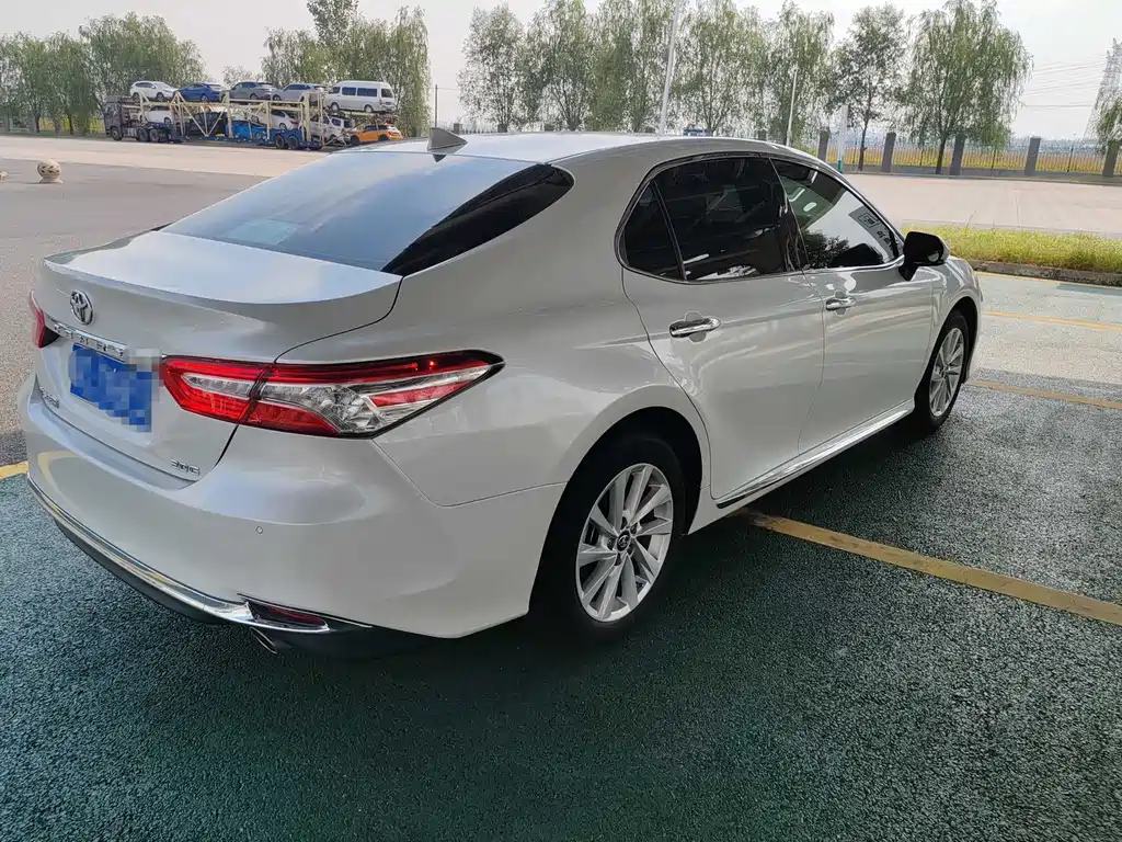 Toyota Camry — миниатюра 3