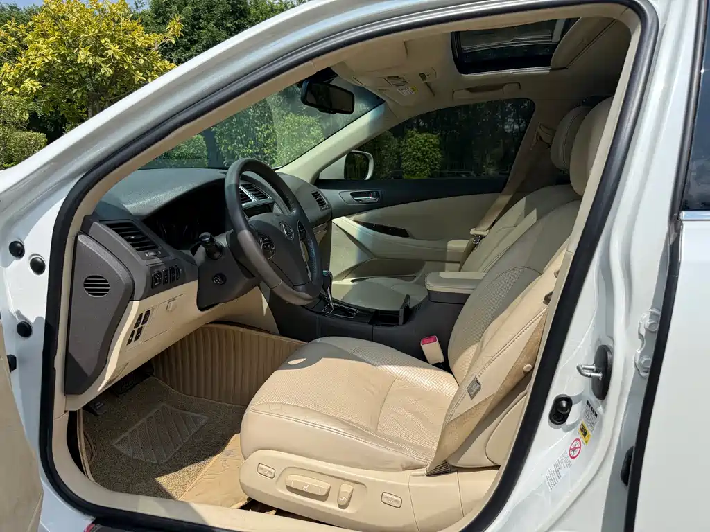 Lexus ES — миниатюра 8