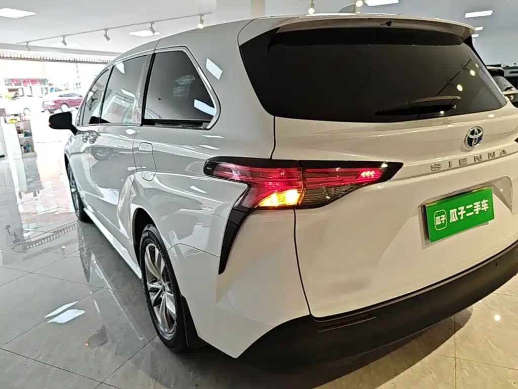 Toyota Sienna — миниатюра 5