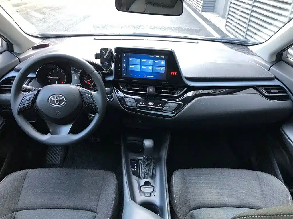 Toyota IZOA — миниатюра 6