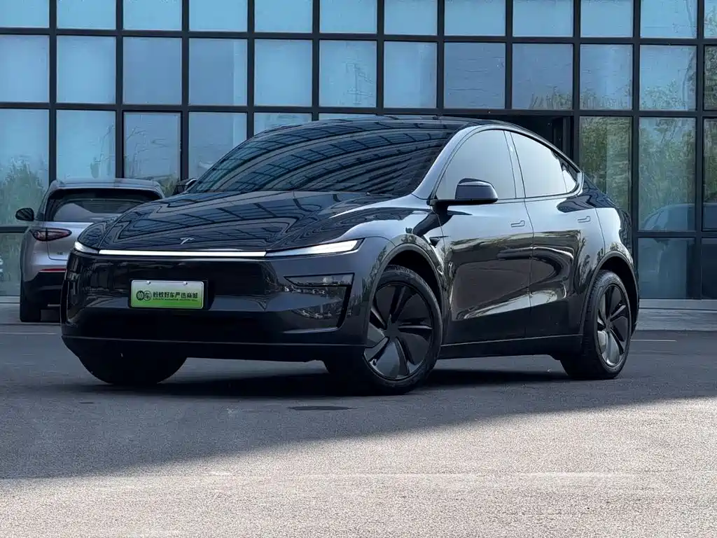 Tesla Model Y 2025