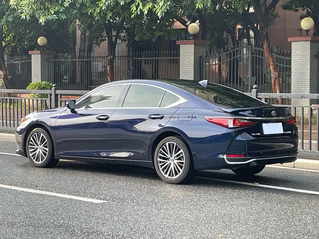 Lexus ES — миниатюра 3