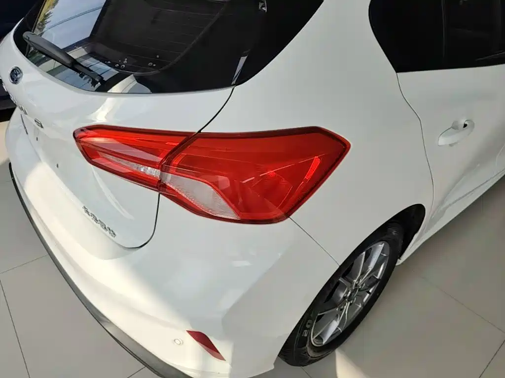 Ford Focus — миниатюра 8