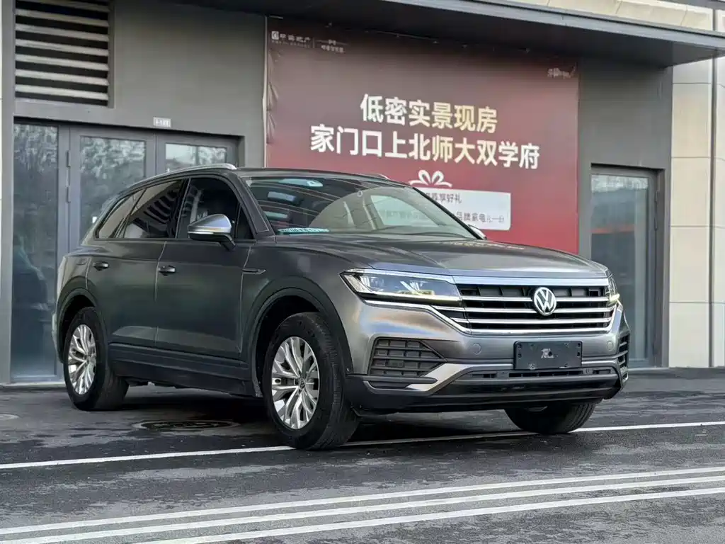 VOLKSWAGEN TOUAREG