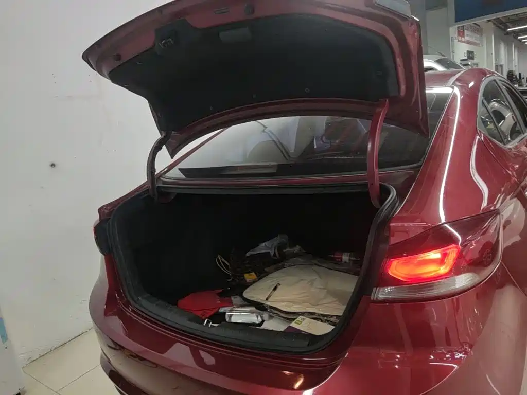 Hyundai Elantra — миниатюра 19