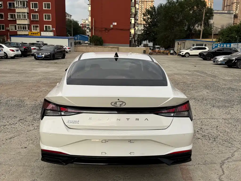 Hyundai Elantra — миниатюра 8