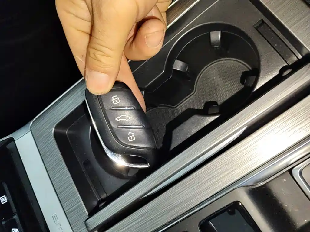 Roewe RX5 New Energy — миниатюра 9