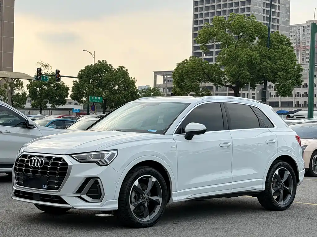 Купить Audi Q3