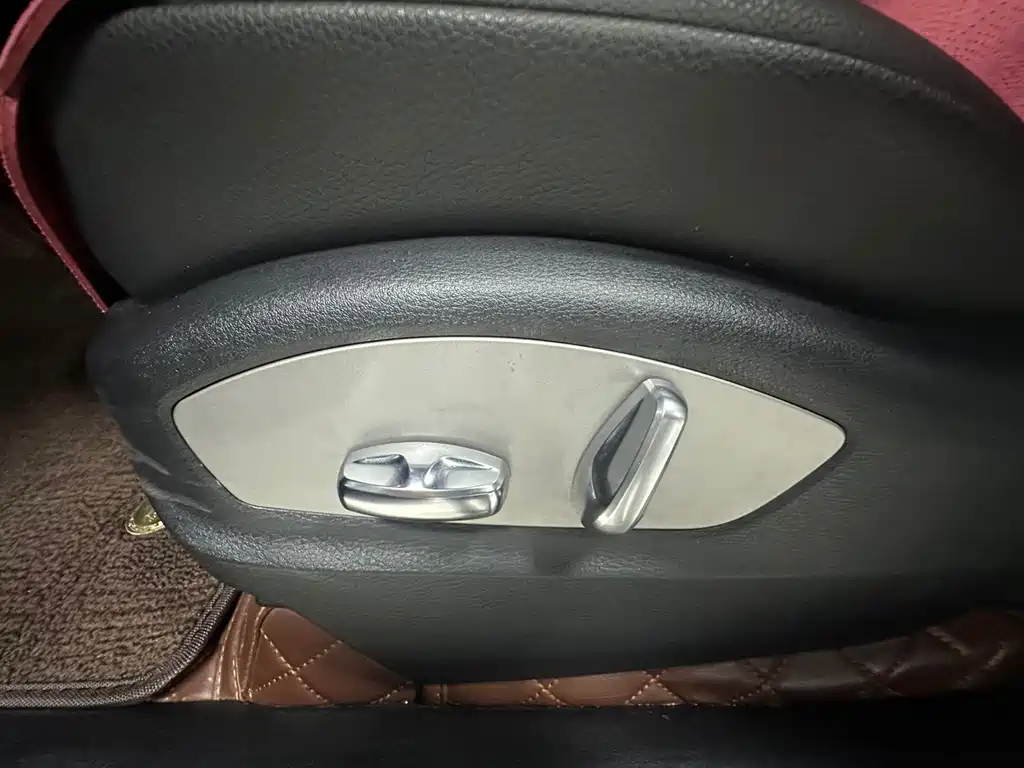 Porsche Macan — миниатюра 20