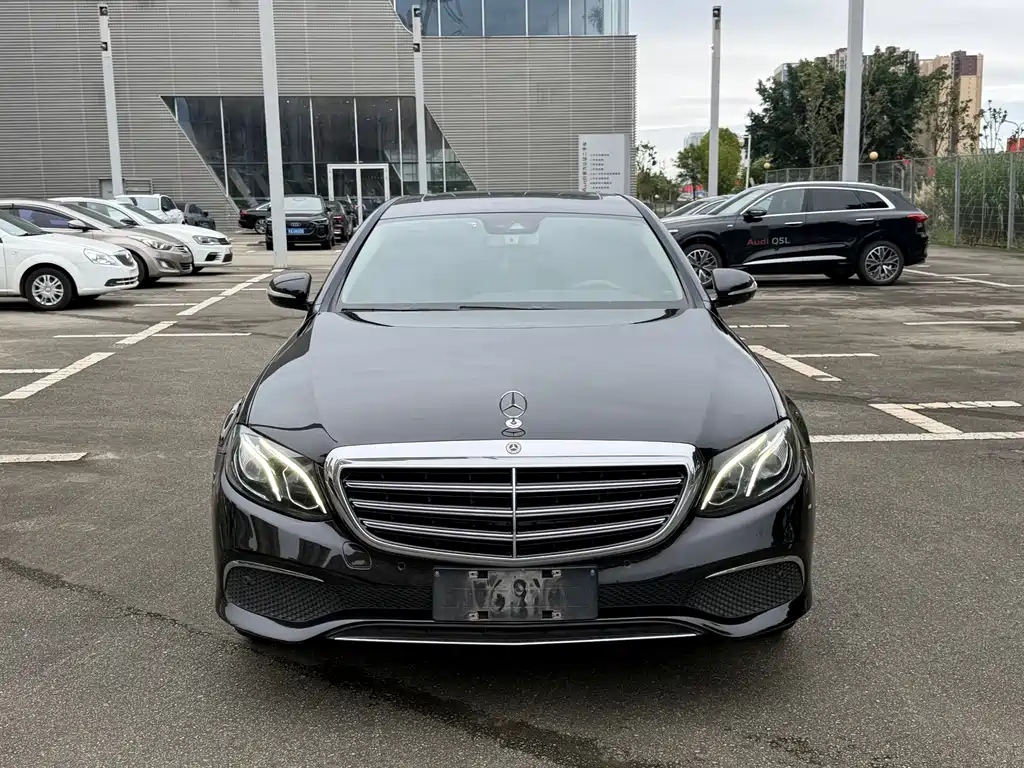 Mercedes-Benz E-Class — миниатюра 2