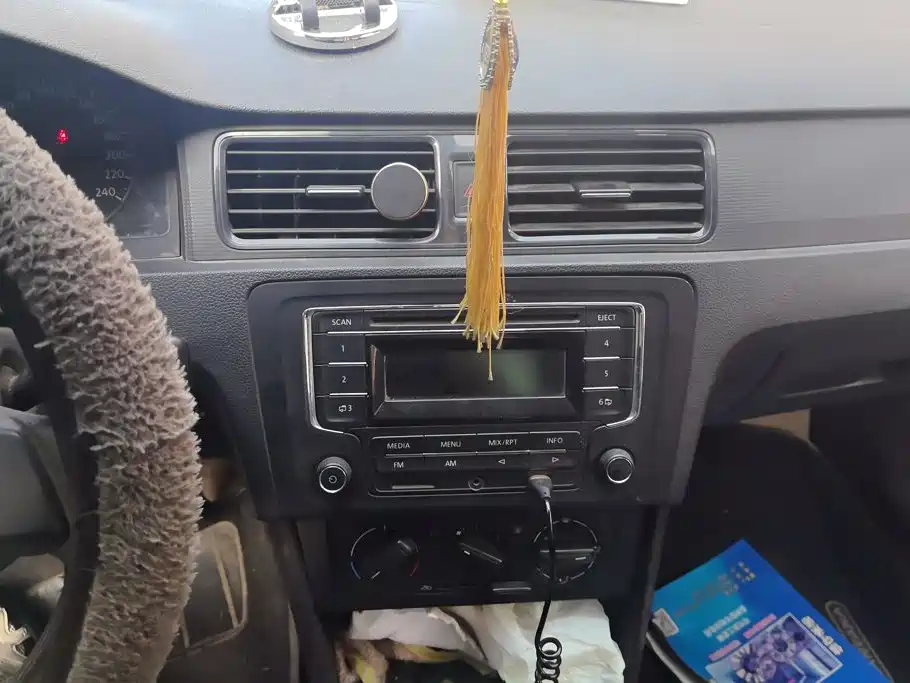 Volkswagen Santana — миниатюра 13