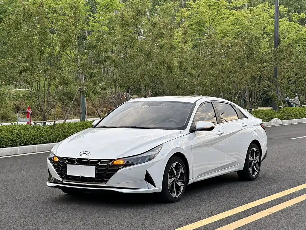 Hyundai Elantra 2022