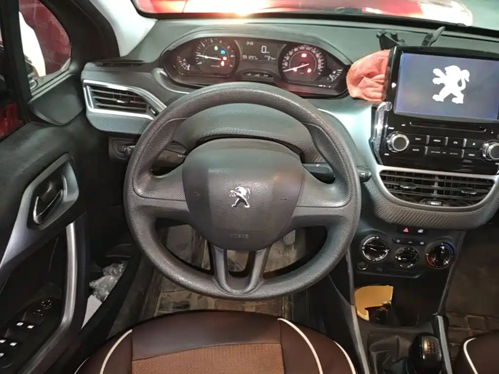 Peugeot 2008 — миниатюра 11