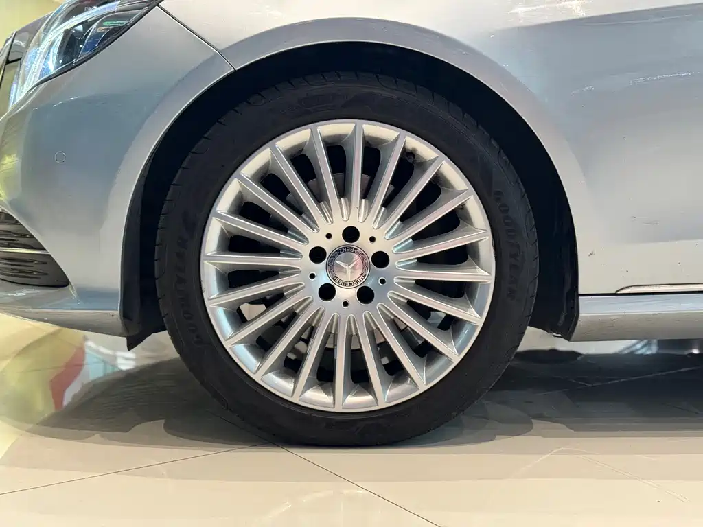 Mercedes-Benz E-Class — миниатюра 22