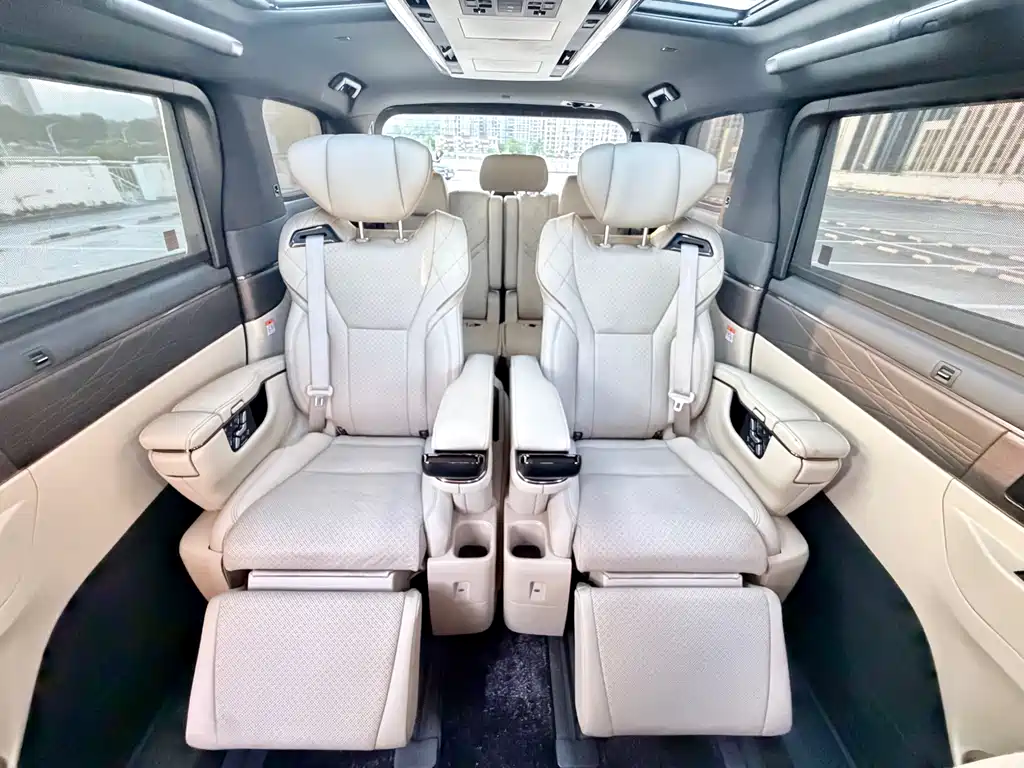 Toyota Alphard — миниатюра 9