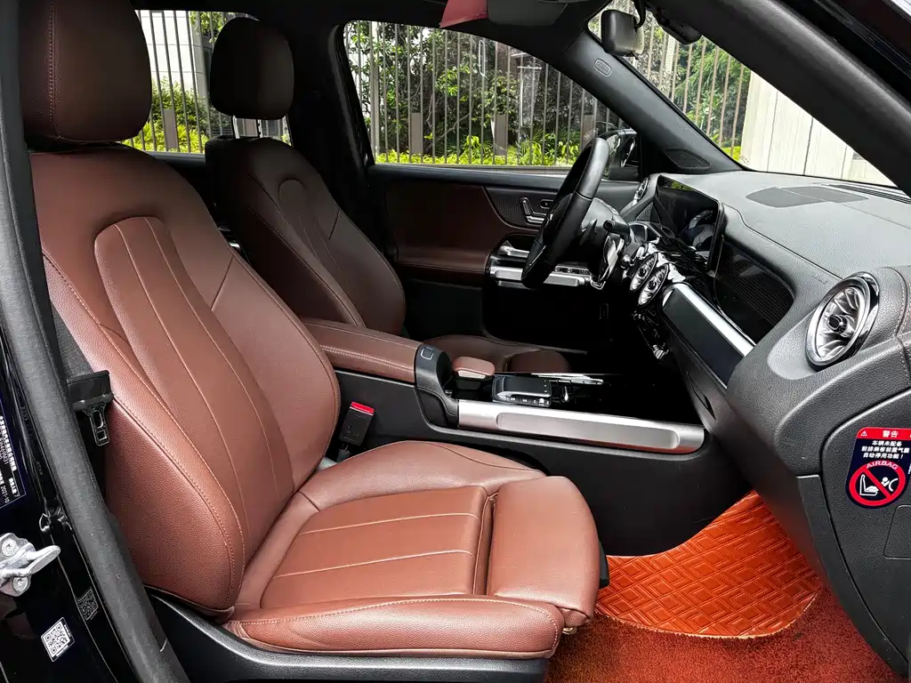 Mercedes-Benz GLB — миниатюра 13