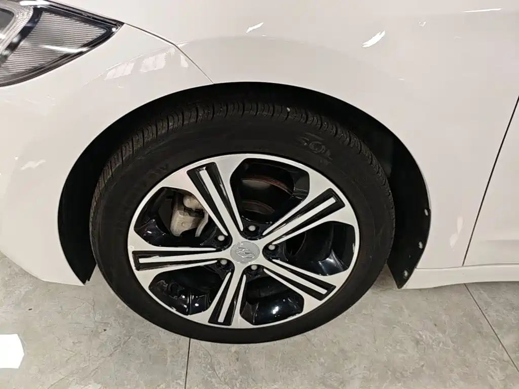 Hyundai Elantra — миниатюра 23