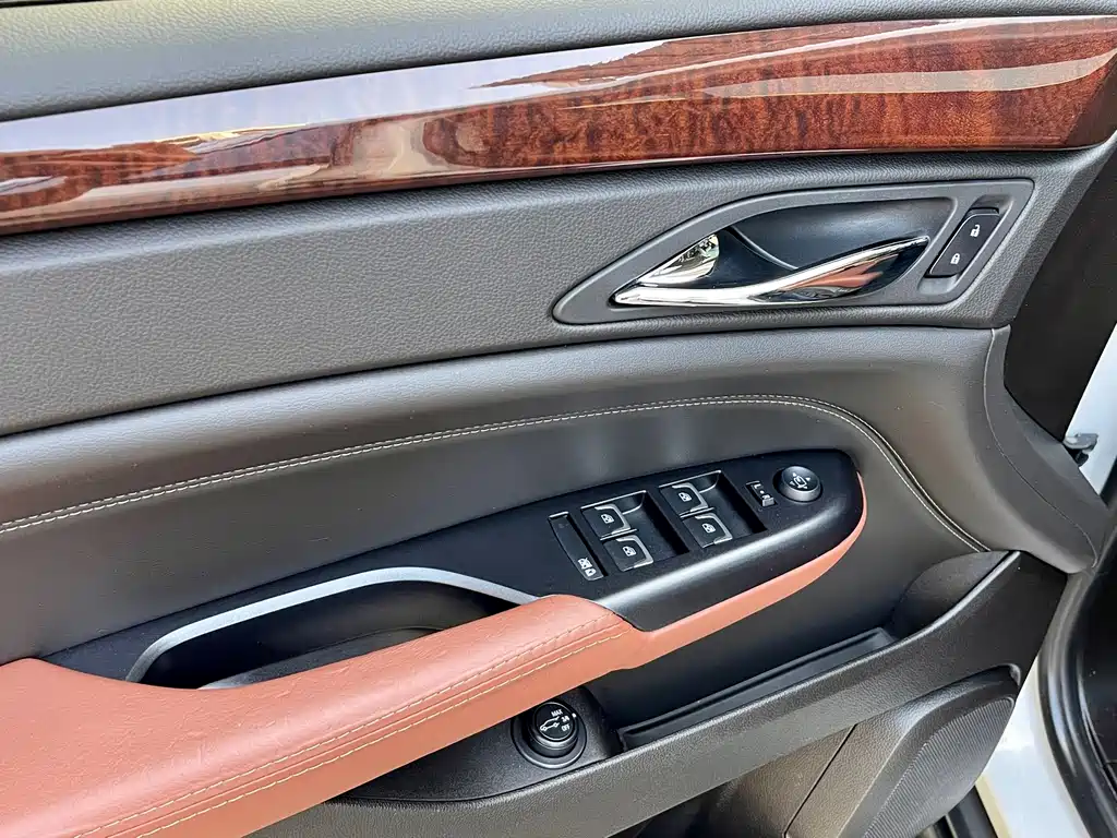 Cadillac SRX — миниатюра 13