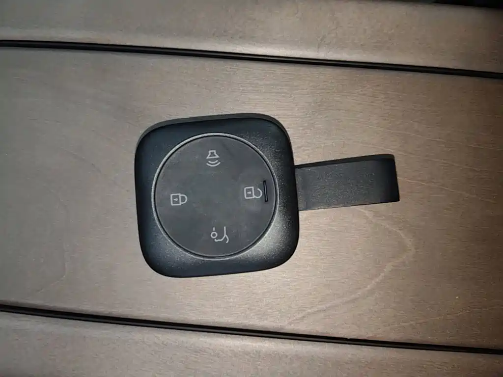 Volvo XC70 PHEV — миниатюра 9