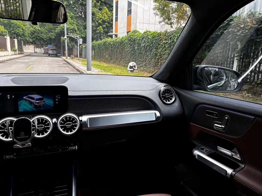 Mercedes-Benz GLB — миниатюра 18
