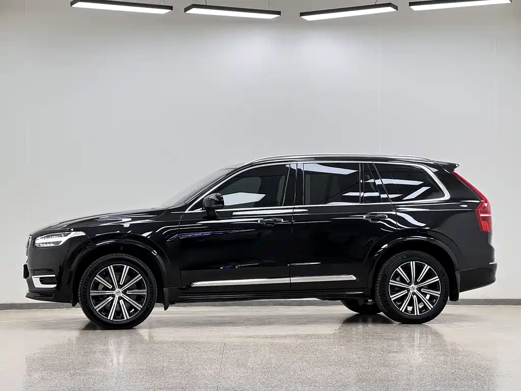 Volvo XC90 2023 B6 Luxury 7 мест