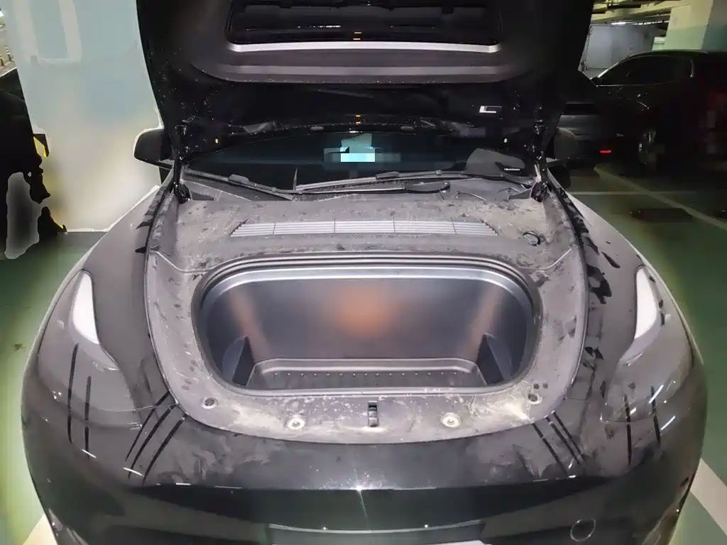 Tesla Model Y — миниатюра 21