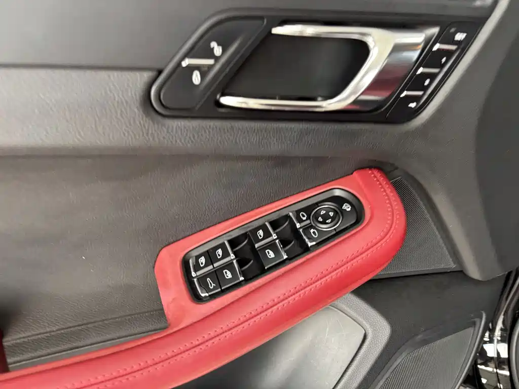 Porsche Macan — миниатюра 11