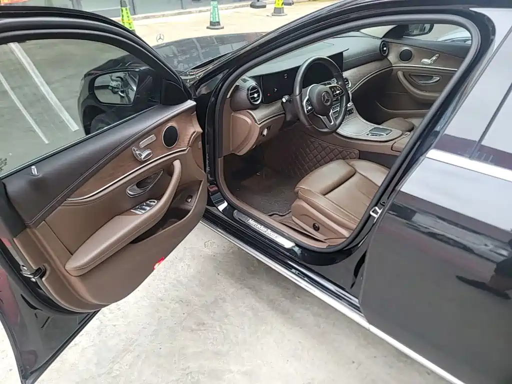 Mercedes-Benz E-Class — миниатюра 16