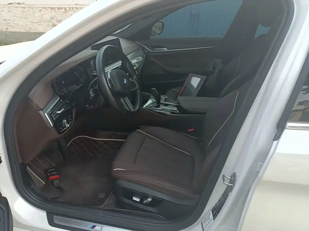 BMW 5 Series — миниатюра 15