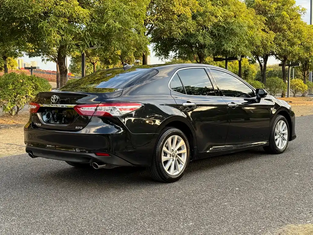 TOYOTA CAMRY