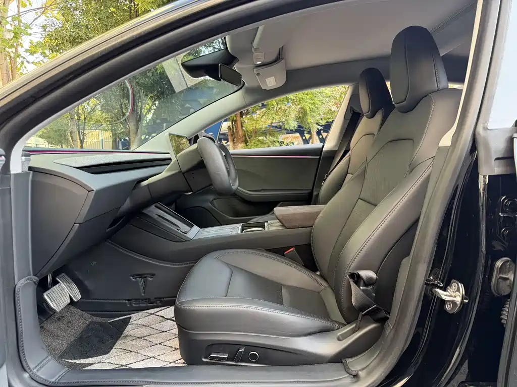 Tesla Model 3 — миниатюра 13