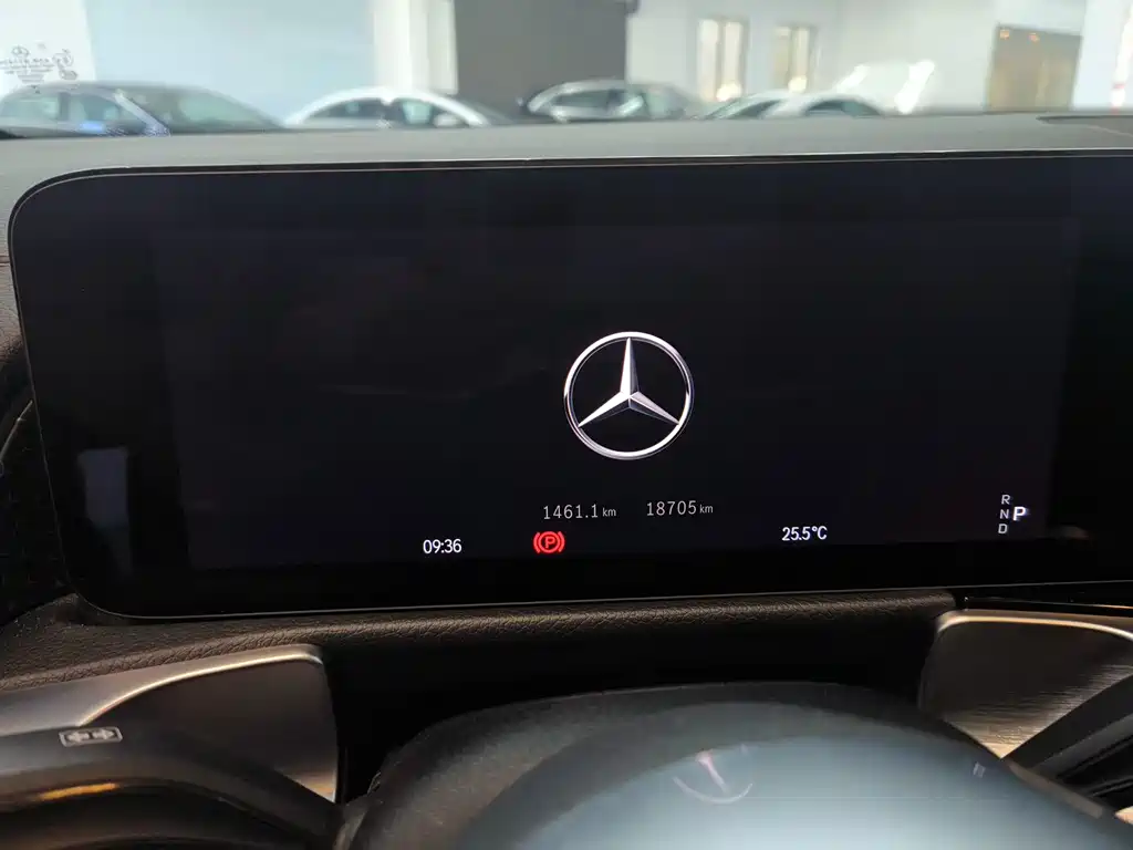 Mercedes-Benz GLB — миниатюра 9