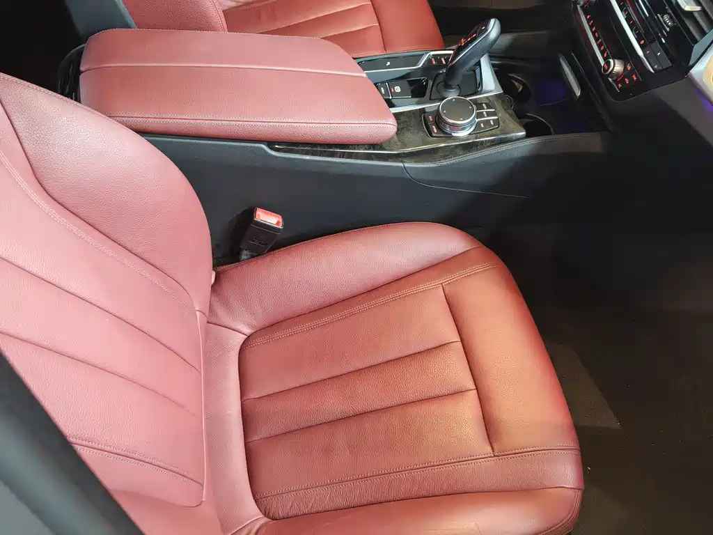 BMW 5 Series — миниатюра 12