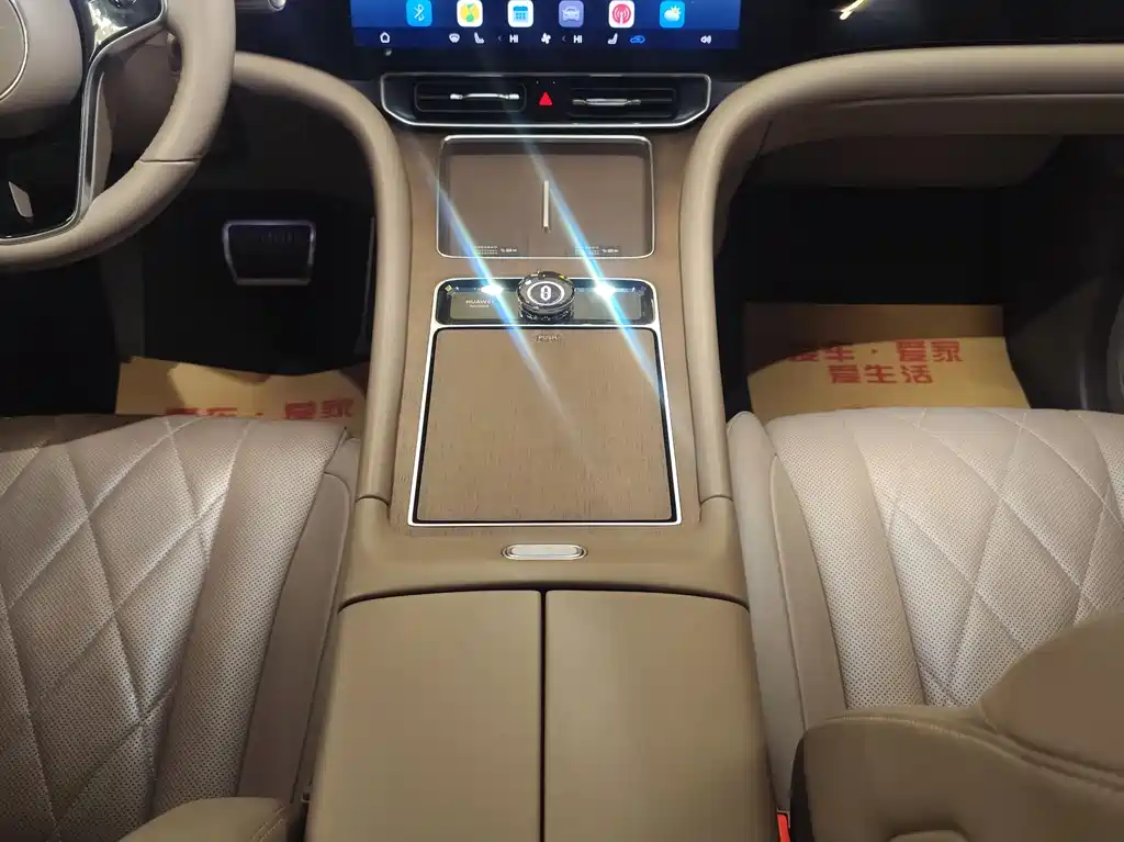 AITO ASK THE WORLD M9