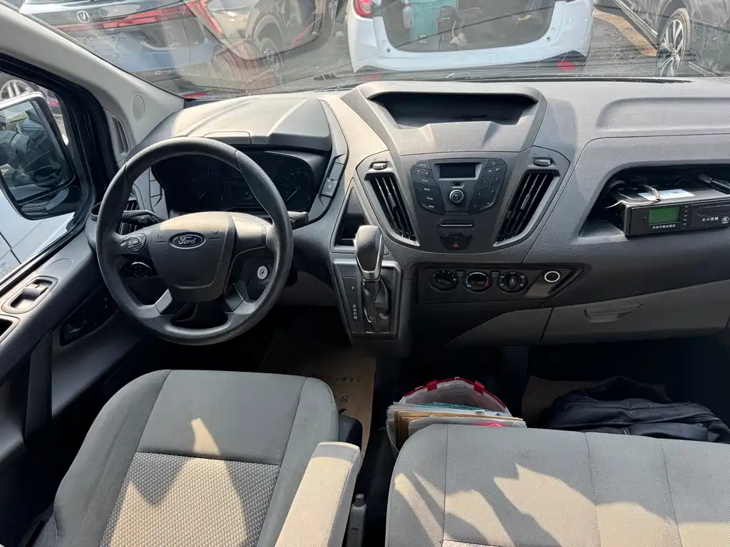 Ford Transit — миниатюра 11