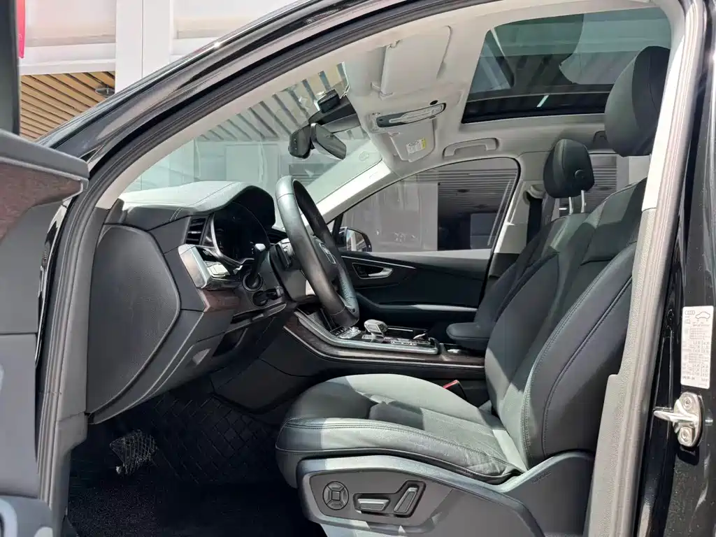Audi Q7 — миниатюра 10