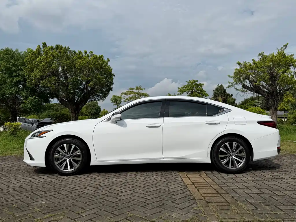 Lexus ES — миниатюра 22