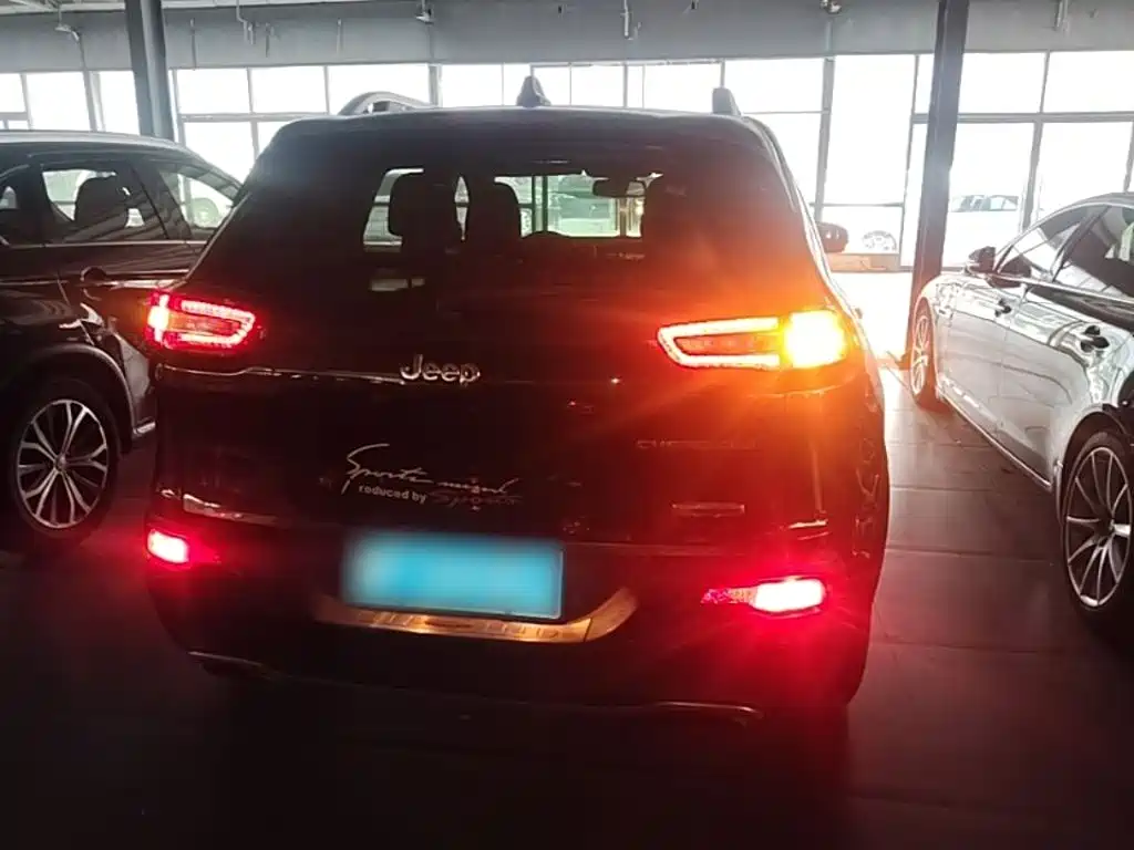 Jeep Cherokee — миниатюра 6