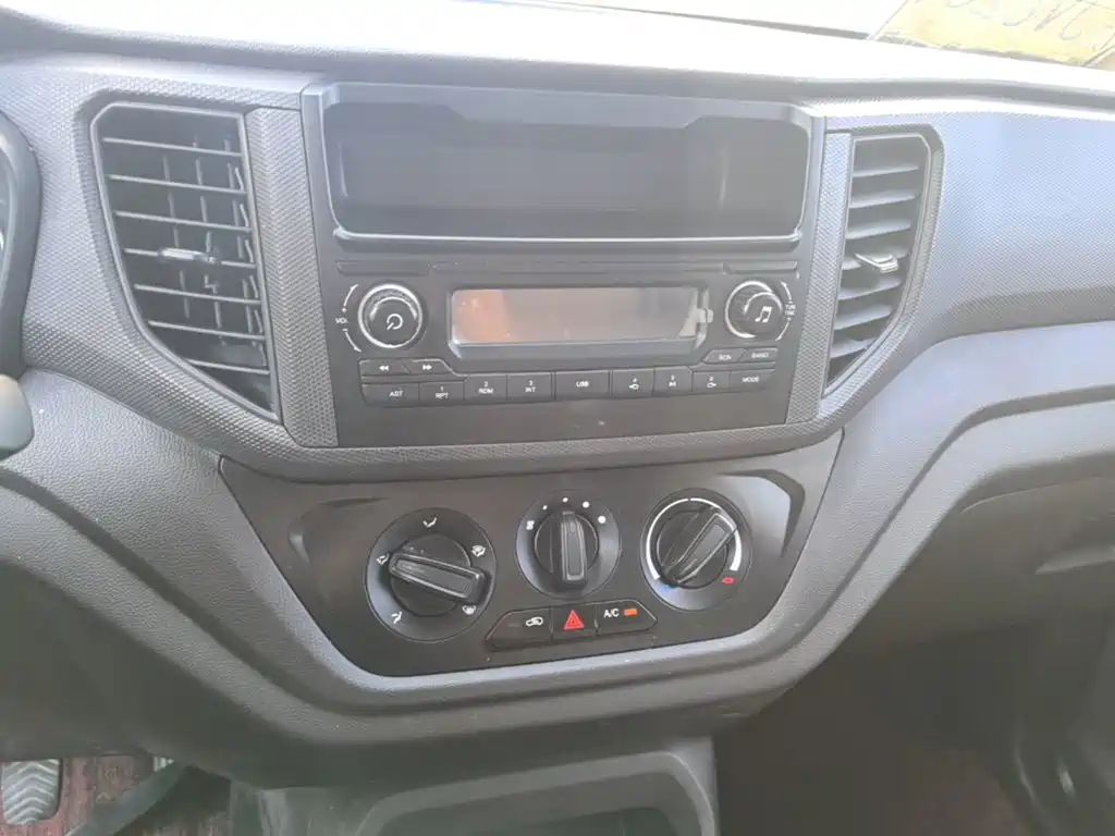 Wuling Hongguang V — миниатюра 13