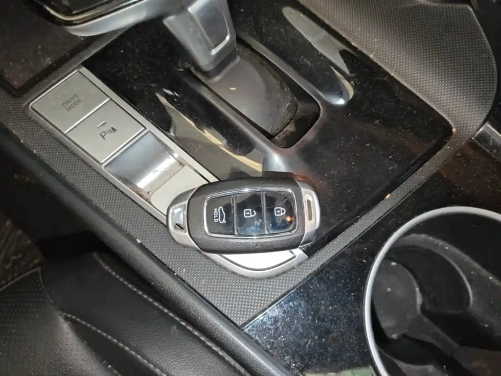 Hyundai Elantra — миниатюра 9