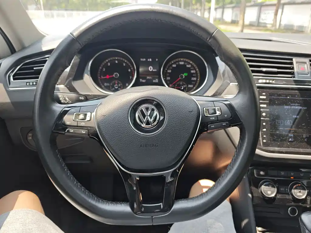 Volkswagen Tiguan L — миниатюра 14