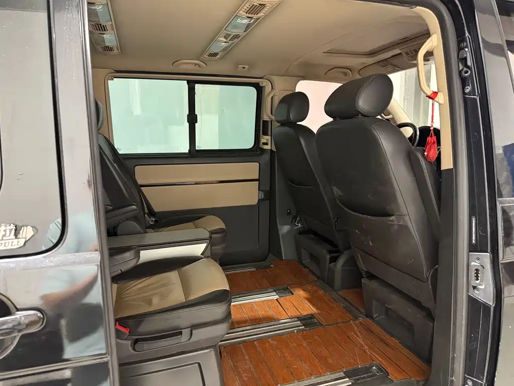 Volkswagen Multivan — миниатюра 6