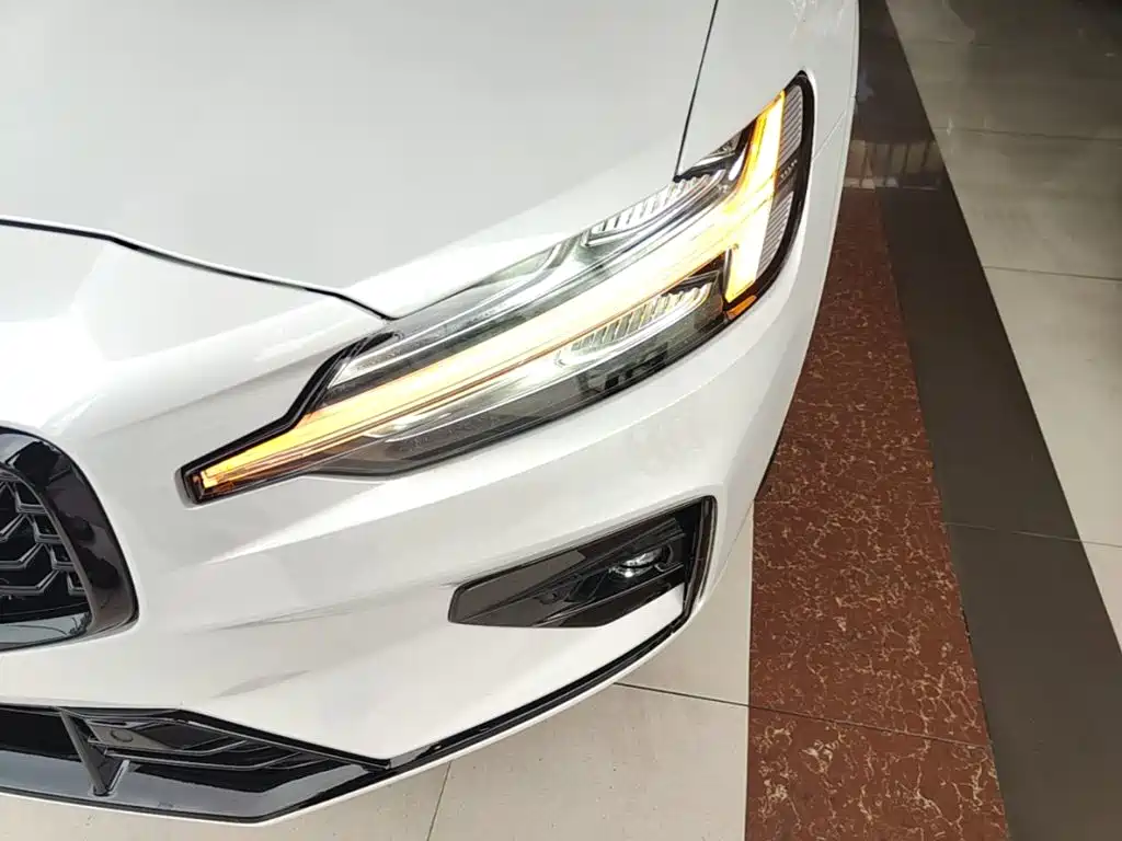 Volvo S60 — миниатюра 24