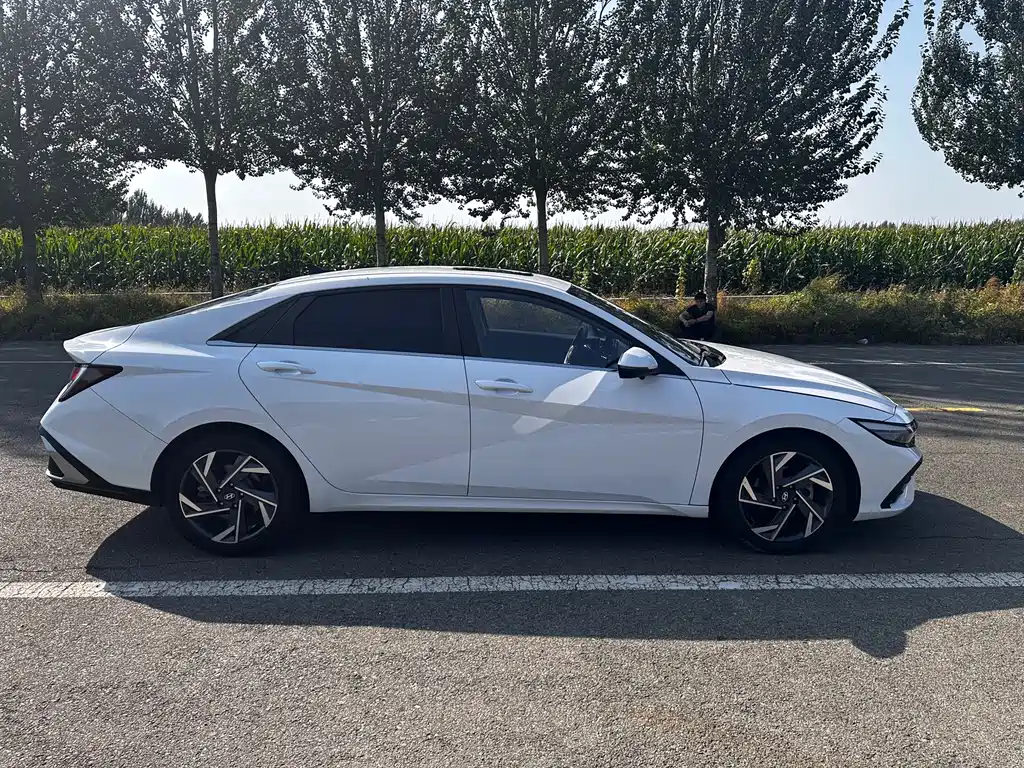 Hyundai Elantra — миниатюра 4
