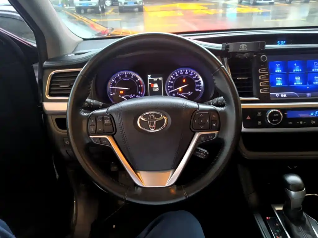 Toyota Highlander — миниатюра 11
