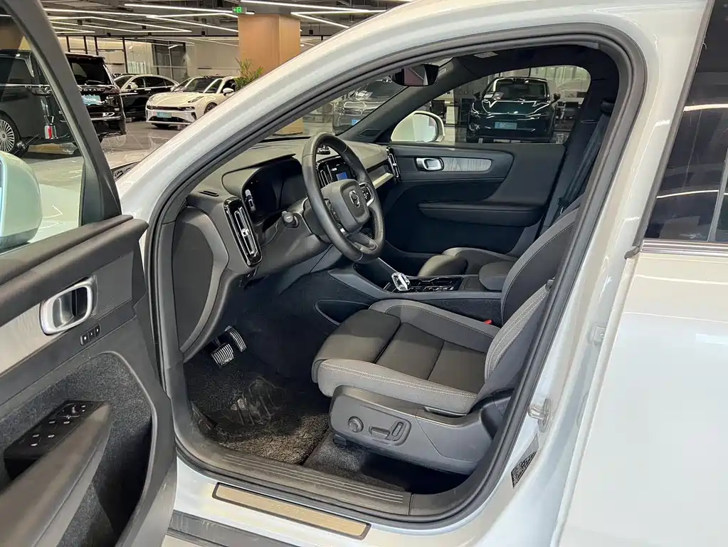 Volvo XC40 — миниатюра 8