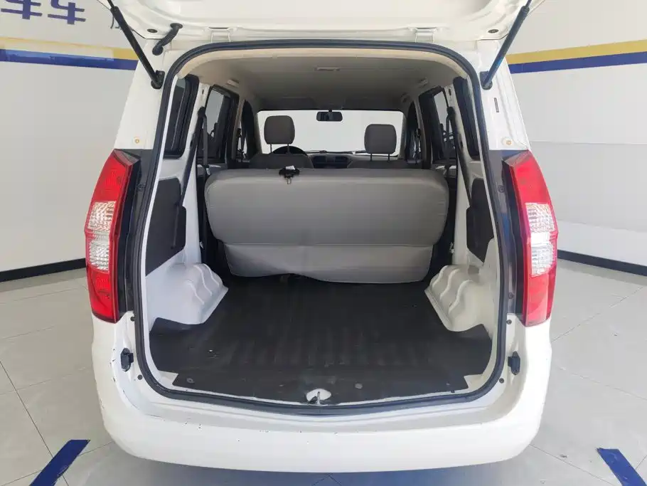 Wuling Hongguang — миниатюра 4